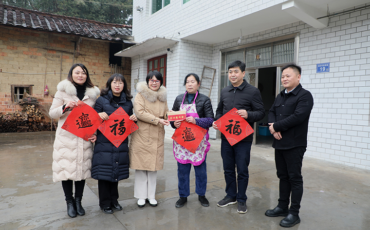 綠之韻集團(tuán)參加長(zhǎng)沙市工商聯(lián)、市光彩事業(yè)基金會(huì)新春走訪慰問活動(dòng)